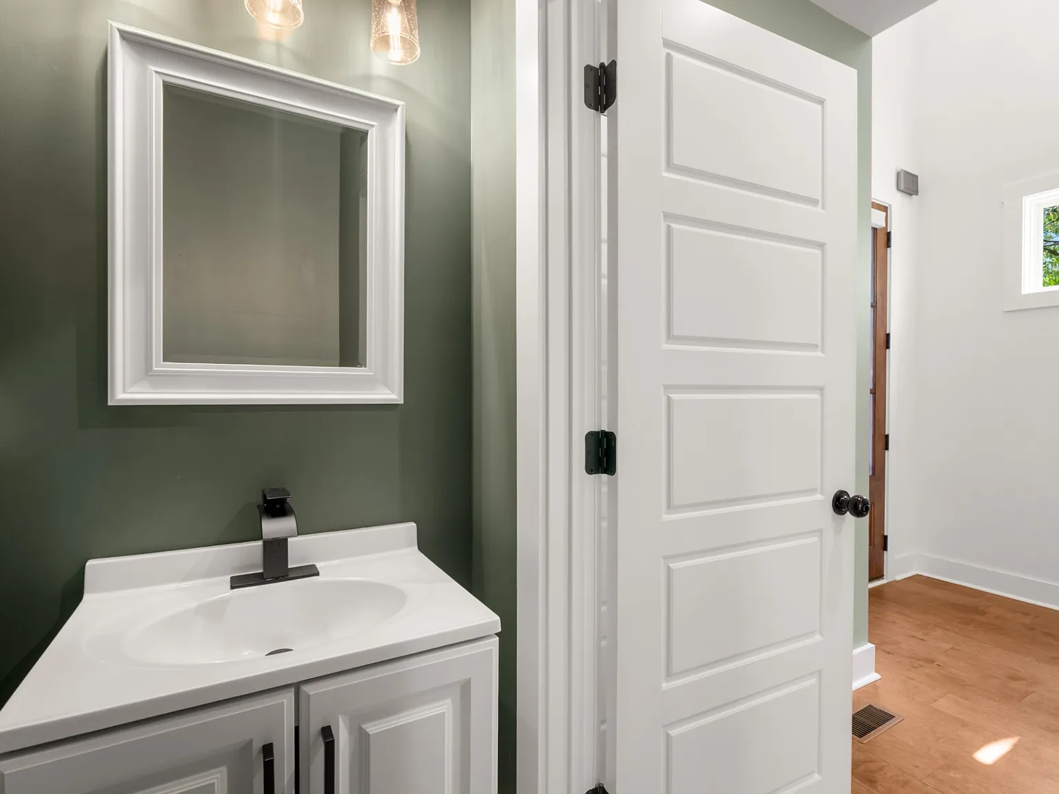 3 bed, 2.5 bath, 2157 sqft, $3,250 — Photo 2
