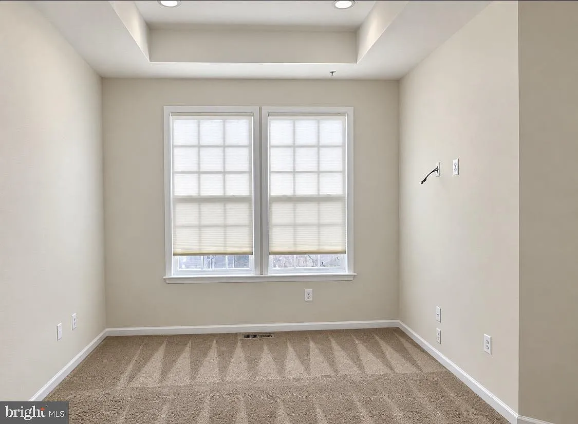 3 bed, 2.5 bath, 2400 sqft, $3,200 — Photo 4
