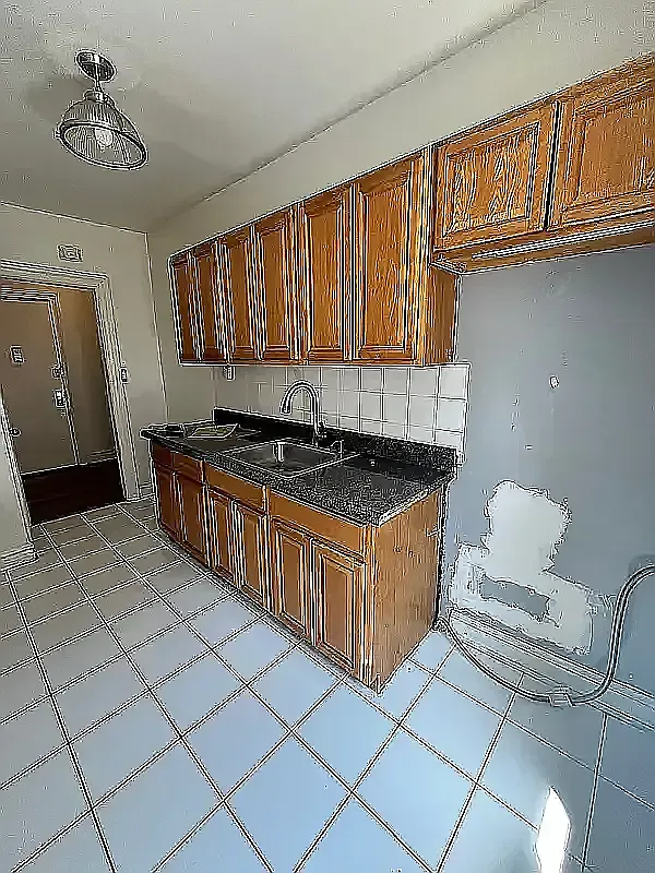 3310 Avenue H — Photo 3
