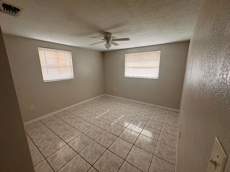 10731 Premier Ave — Photo 12
