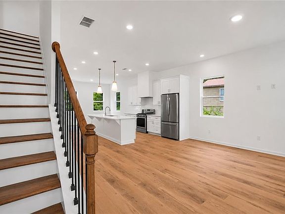 4th image of 154 Stanhope Cir NW