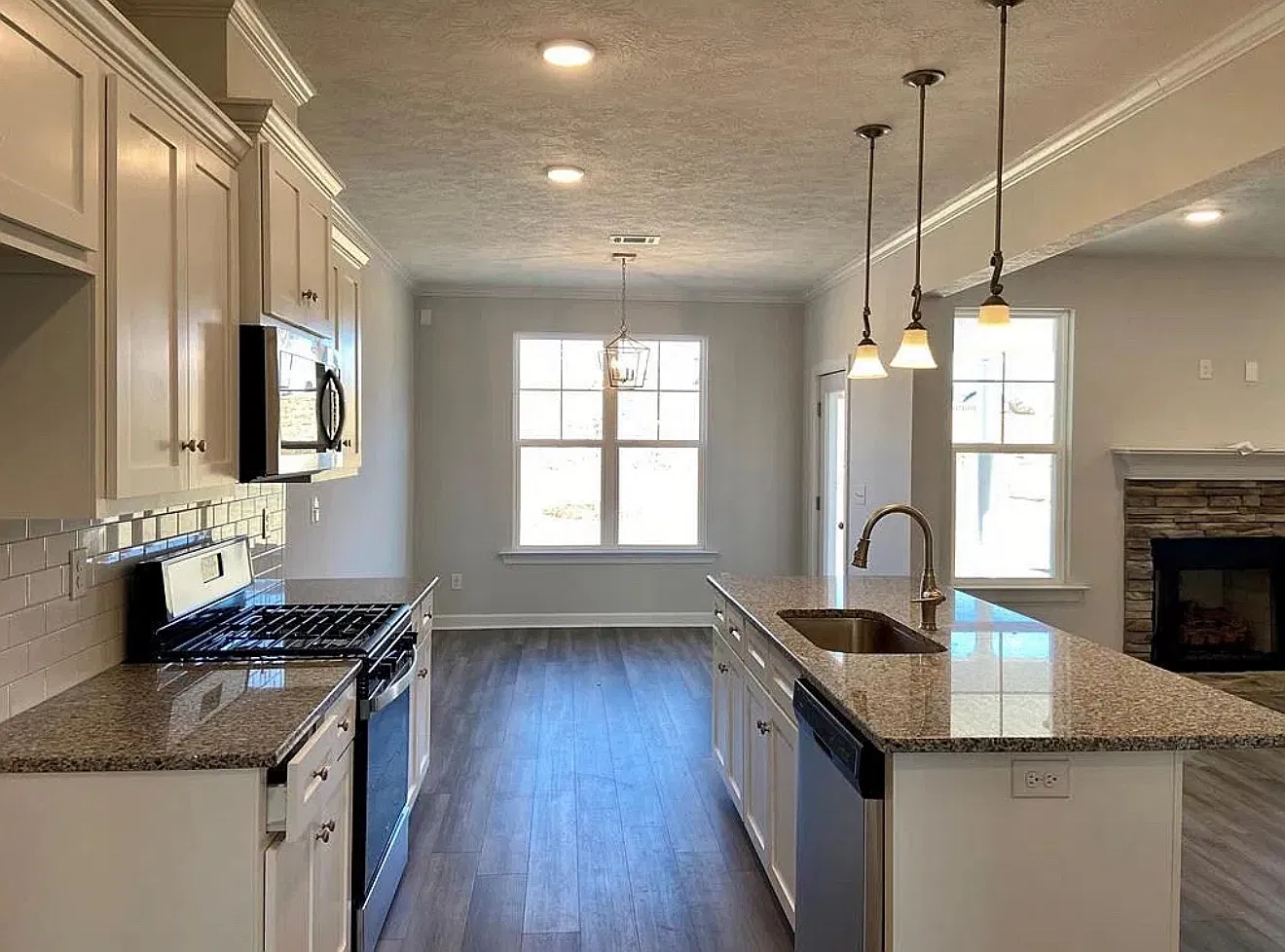 4 bed, 2742 sqft, $2,490 — Photo 2
