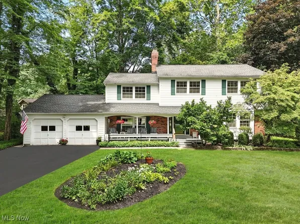 74 Carriage Stone Dr, Chagrin Falls, OH 44022