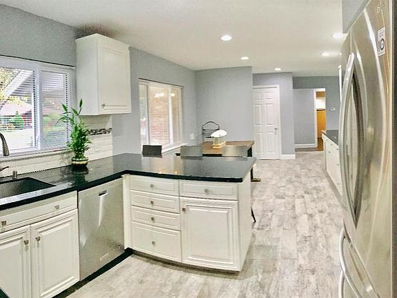 5th image of 2127 Bonniebrook Dr
