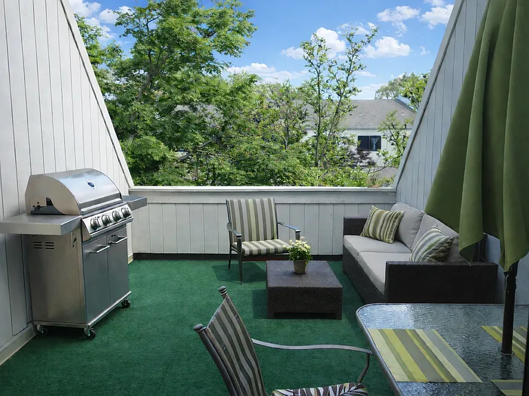 624 Summit House — Photo 11