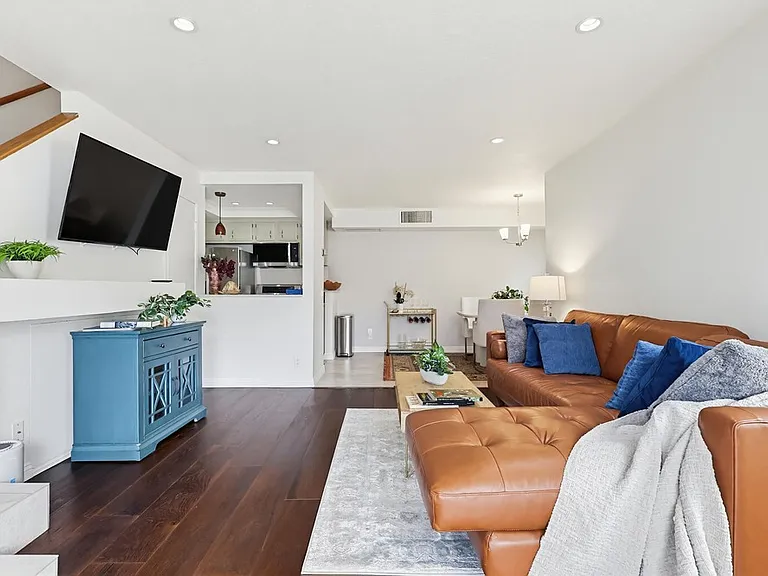 2680 N Lake Ave #8 — Photo 5