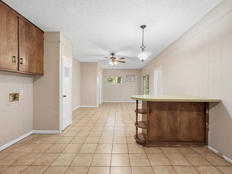 543 Avant Ave — Photo 13