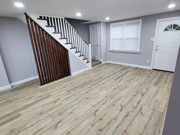 3rd image of 1343 Westbury Dr