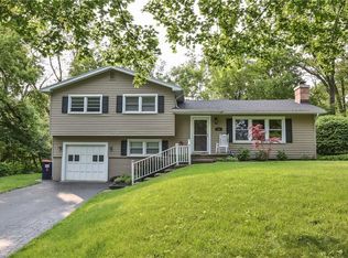 105 Burrows Hills Dr, Rochester, NY 14625