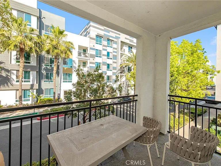 2208 Synergy — Photo 2