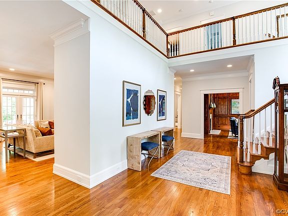 3rd image of 405 Old Locke Ln