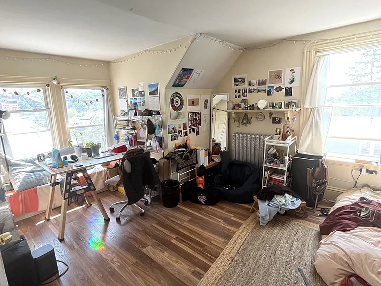 Hume Ave — Photo 1