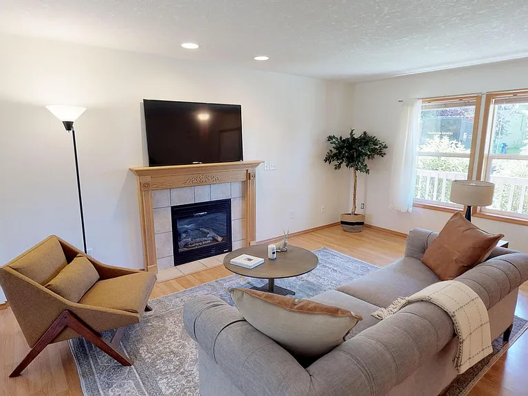 5418 NE 25th Ave — Photo 3
