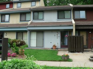 2264 Coppersmith Sq, Reston, VA 20191