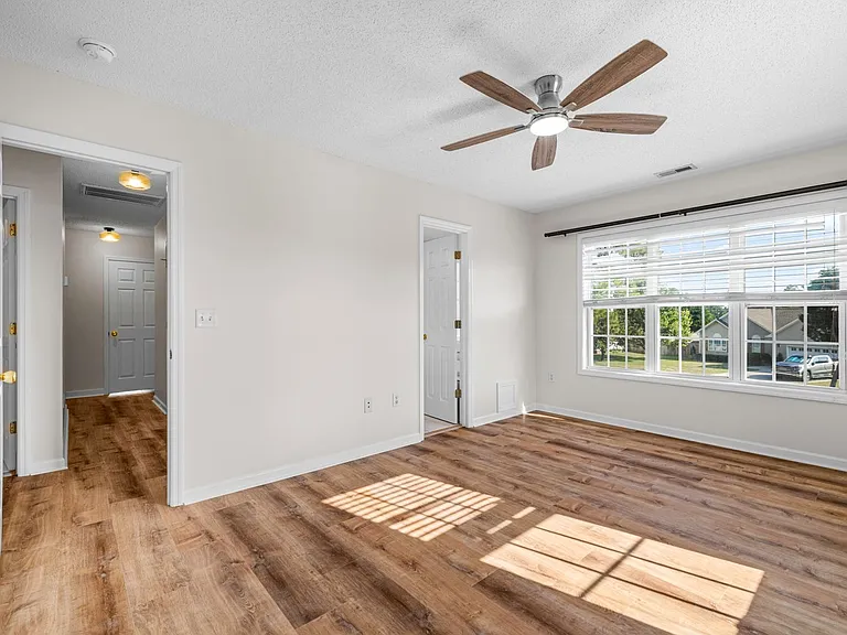 217 Derby Downs Dr — Photo 37
