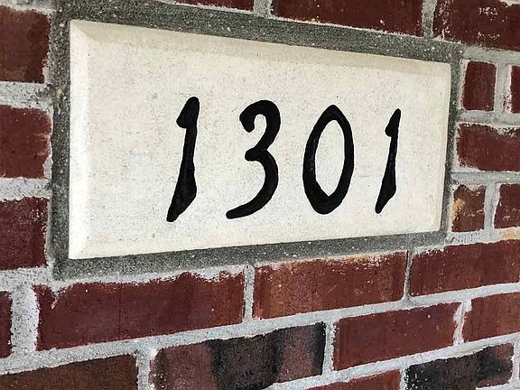 3rd image of 1301 S Cobble Creek Cir