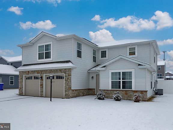 3rd image of 315 Normandy Ln