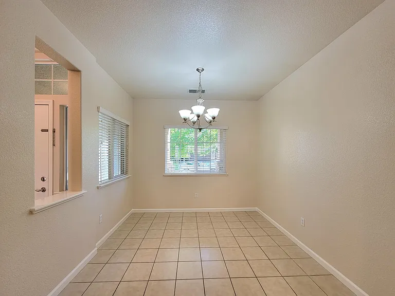 432 Lone Spur Dr — Photo 6