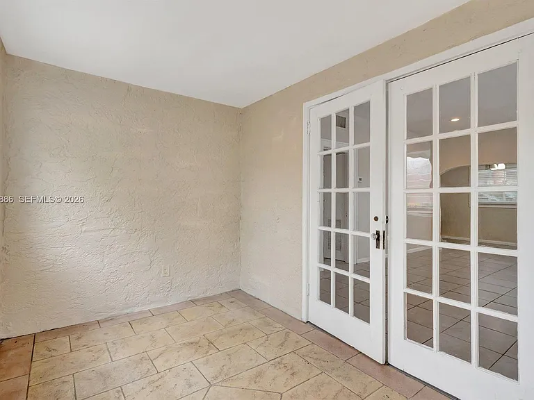 630 33rd St — Photo 2