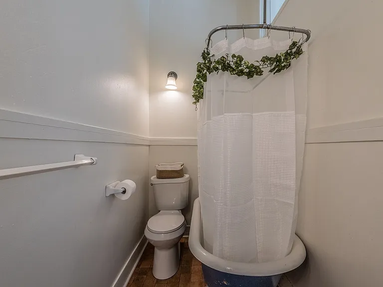 111 Adams St — Photo 11