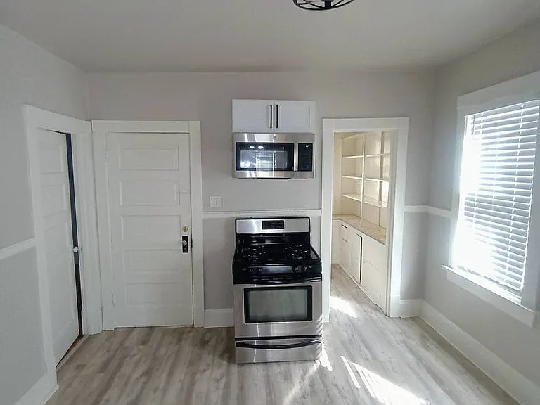 1822 N Warren Ave — Photo 6