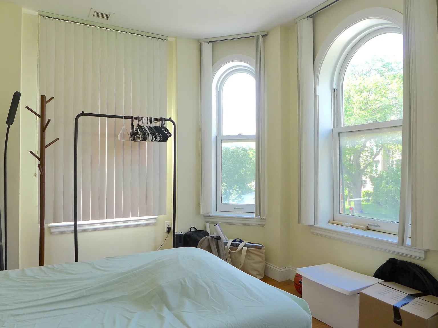 3 bed, 999 sqft, $4,700 — Photo 1