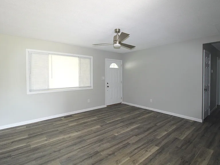 1529 Texas Dr — Photo 21