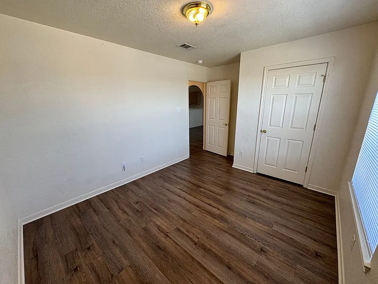 1606 Dugger Cir #C — Photo 16