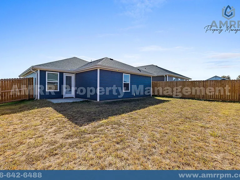 305 Abundance Ln — Photo 4