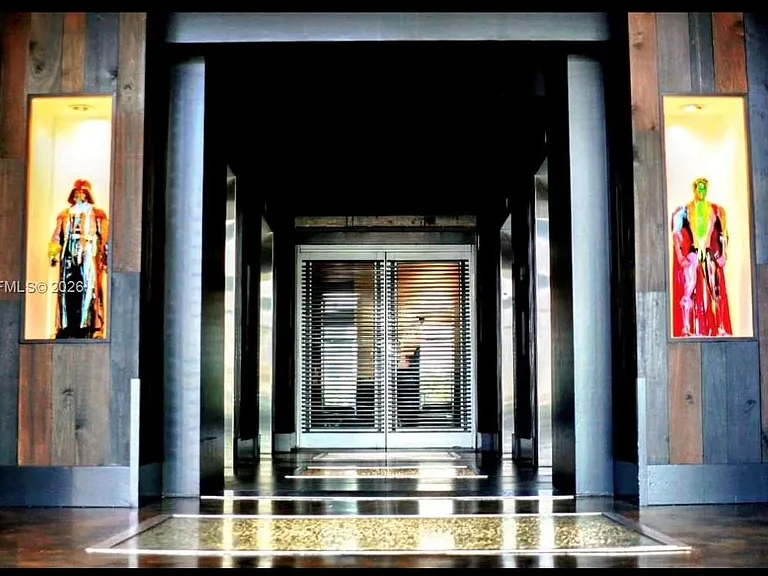 690 SW 1st Ct #Penthouse I06 — Photo 6