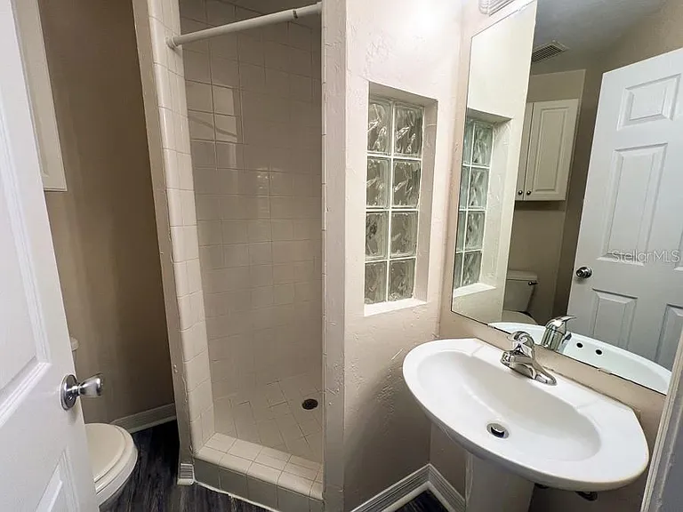 3911 SW 27th St #8 — Photo 5