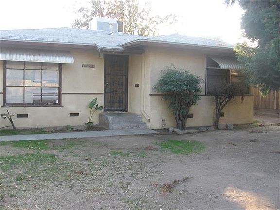 4th image of 1833 W Ashlan Ave