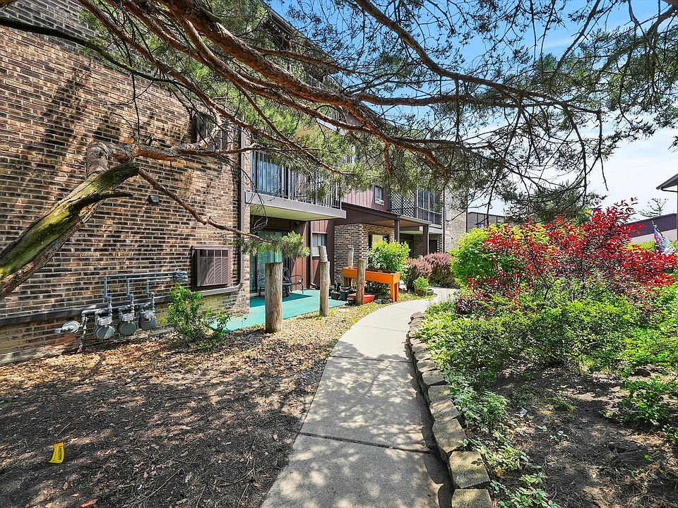 63 W 64th St APT 301, Westmont, IL 60559 Zillow