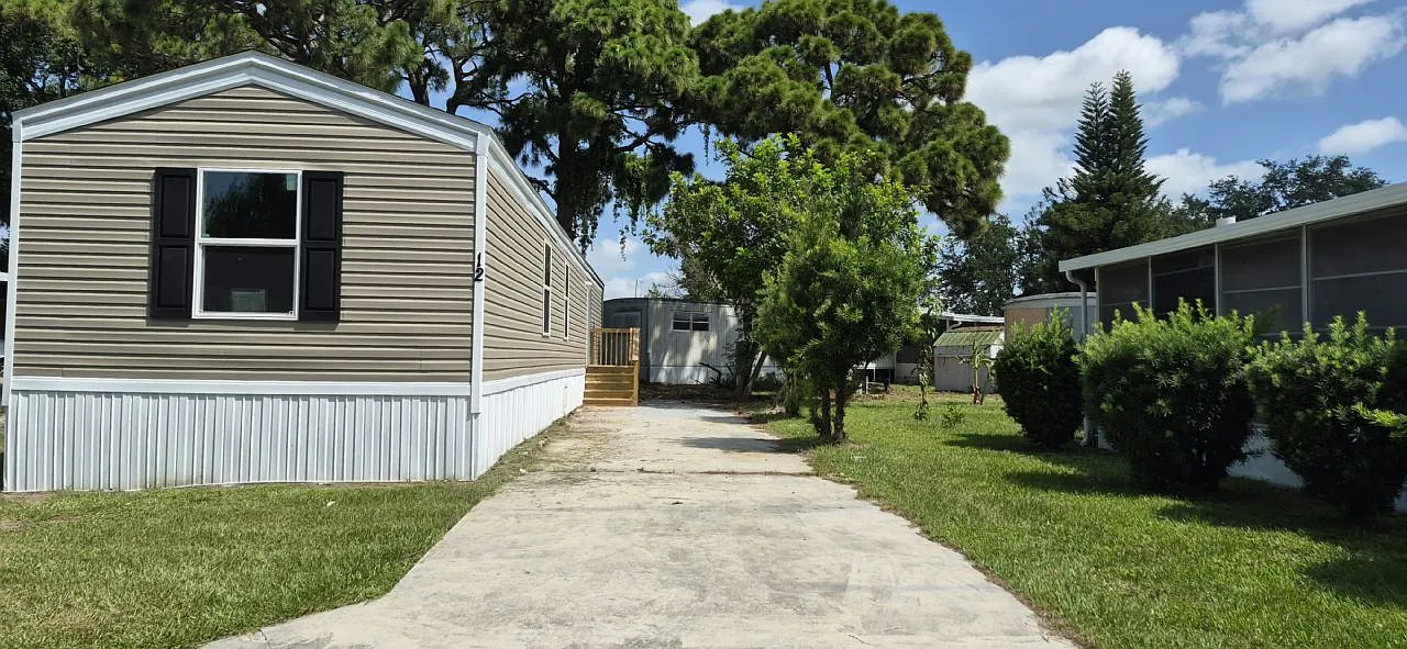 3 bed, 2.0 bath, $1,525 — Photo 1