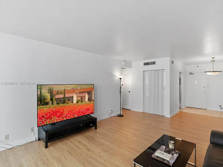 1200 West Ave #823 — Photo 5