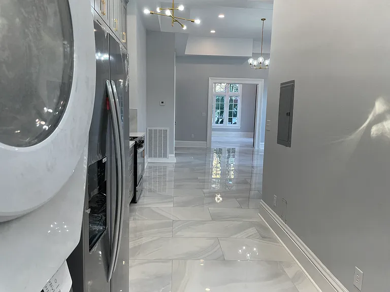 2403 Carondelet St #D — Photo 16