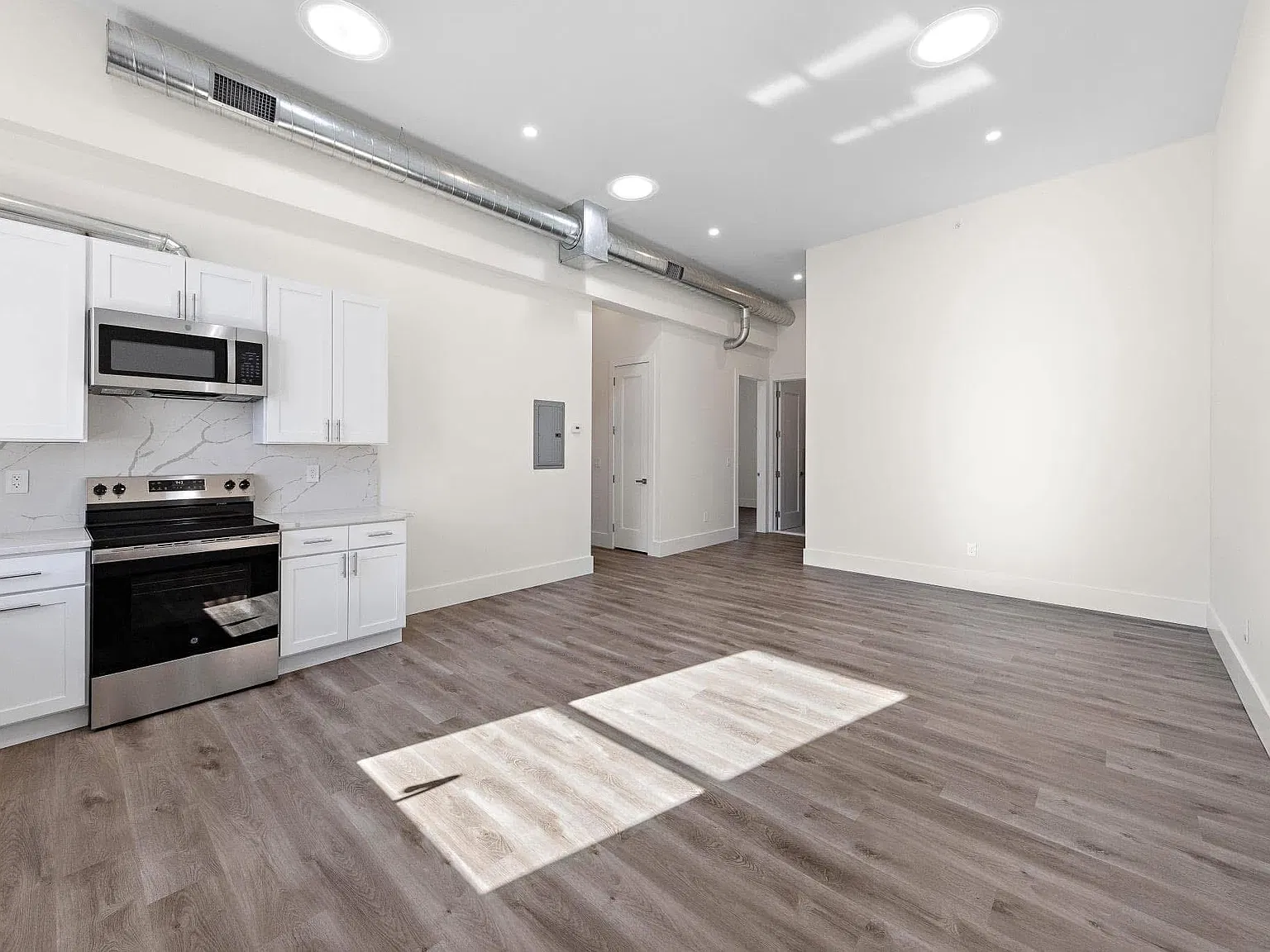 2 bed, 2.0 bath, 1000 sqft, $3,100 — Photo 3