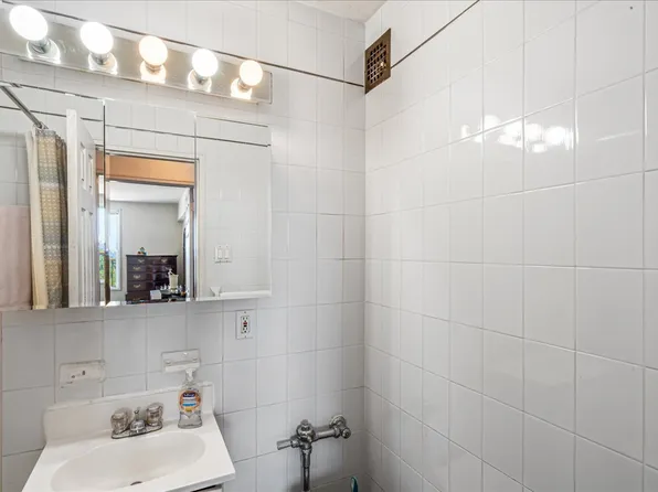 151-05 Cross Island Parkway image 18 of 20