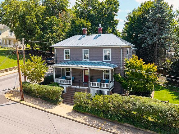 2nd image of 118 Prospect St