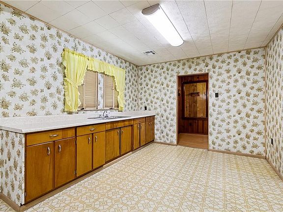 5th image of 1305 Avenue B
