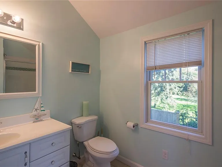 190 Coggeshall Ave — Photo 46