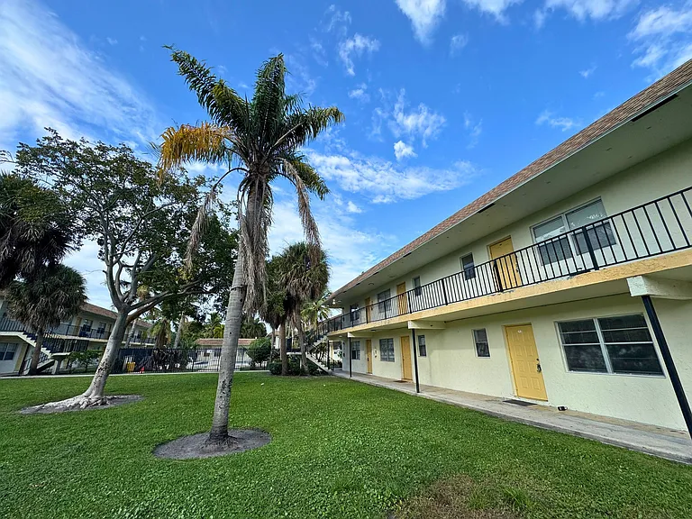 4160 NW 21st St #G106 — Photo 9