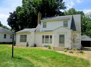 172 Woodstock Rd, Waterloo, IA 50701