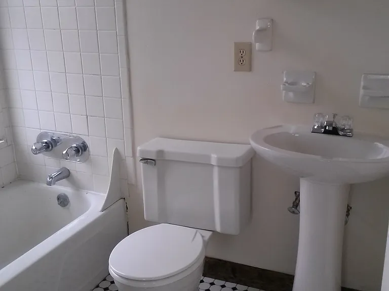 215 Albion Pl — Photo 6