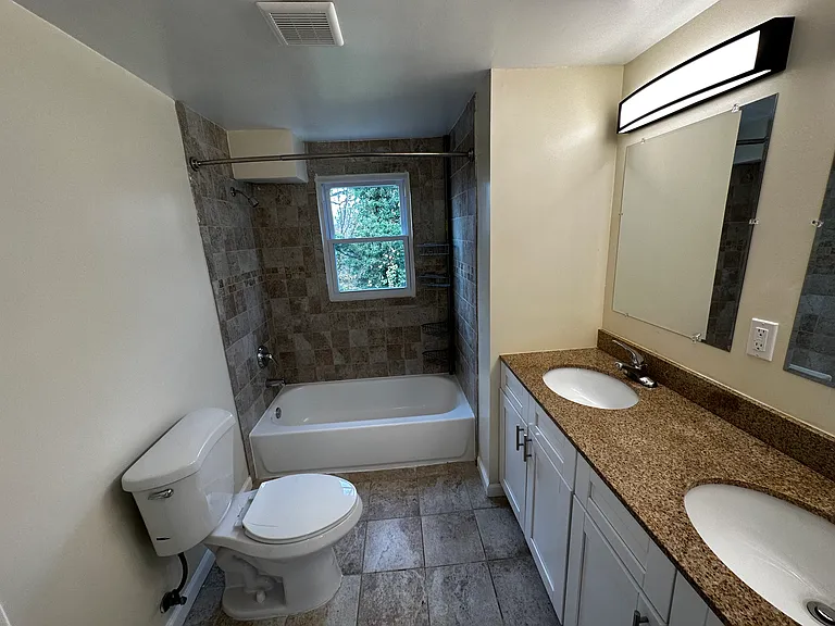 1604 Woodhill Ct — Photo 10