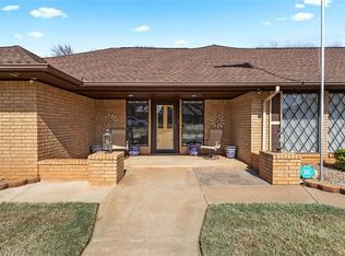 2400 Sunset Dr, Clinton, OK 73601