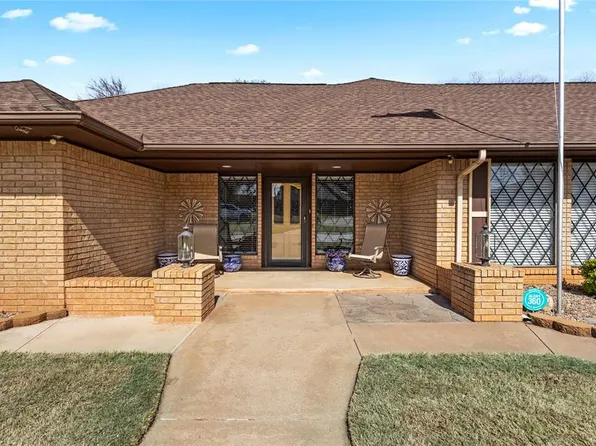 2400 Sunset Dr, Clinton, OK 73601