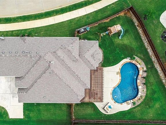 3rd image of 3016 Lakeview Blvd