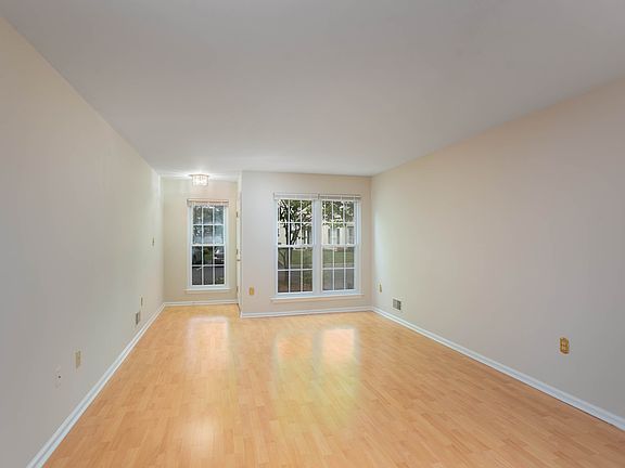 3rd image of 2705 Johnson Cir