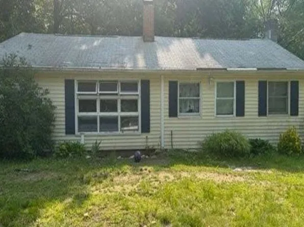 11 Brook Trl, East Hampton, CT 06424